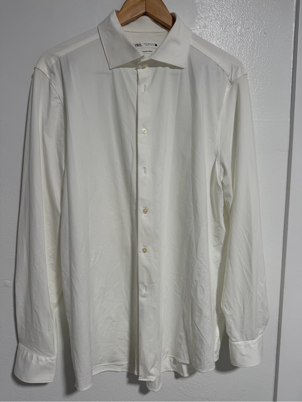 Zara Men's Off-White Dress Shirt with Spread Collar
